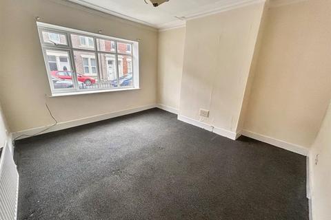 2 bedroom apartment to rent, Hopper Street West, North Shields