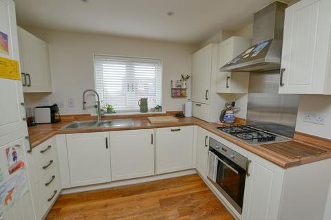 3 bedroom terraced house for sale, Jubilee Drive, Fleet GU52