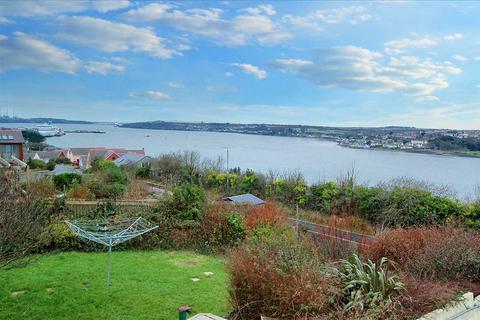 2 bedroom semi-detached house for sale, 5 Essex Road, Llanion Park