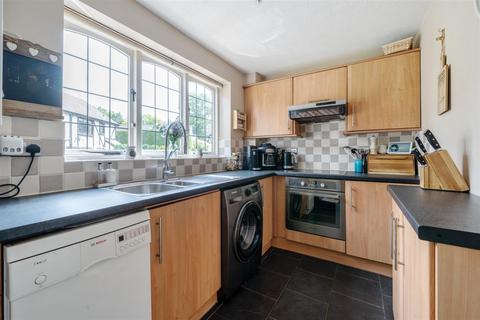 2 bedroom end of terrace house to rent, Morley Close, Hampshire GU46