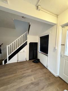 3 bedroom terraced house to rent, Bushgrove Road, Dagenham RM8