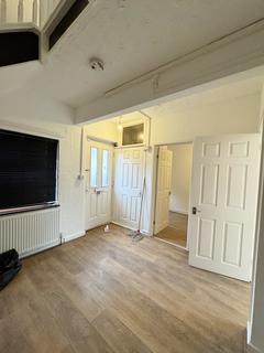 3 bedroom terraced house to rent, Bushgrove Road, Dagenham RM8