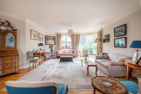 4 bedroom flat for sale, Avenue Road, St John’s Wood, NW8