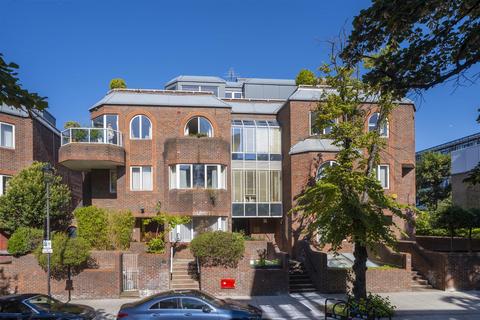 4 bedroom flat for sale, Avenue Road, St John’s Wood, NW8