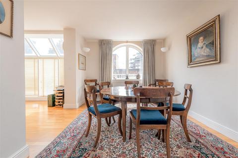 4 bedroom flat for sale, Avenue Road, St John’s Wood, NW8