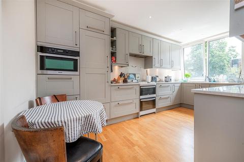 4 bedroom flat for sale, Avenue Road, St John’s Wood, NW8