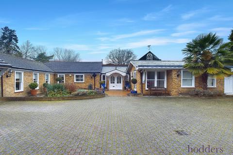 5 bedroom detached house to rent, Green Road, Thorpe, Egham, Surrey, TW20