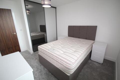 1 bedroom apartment to rent, New Eton House, Slough