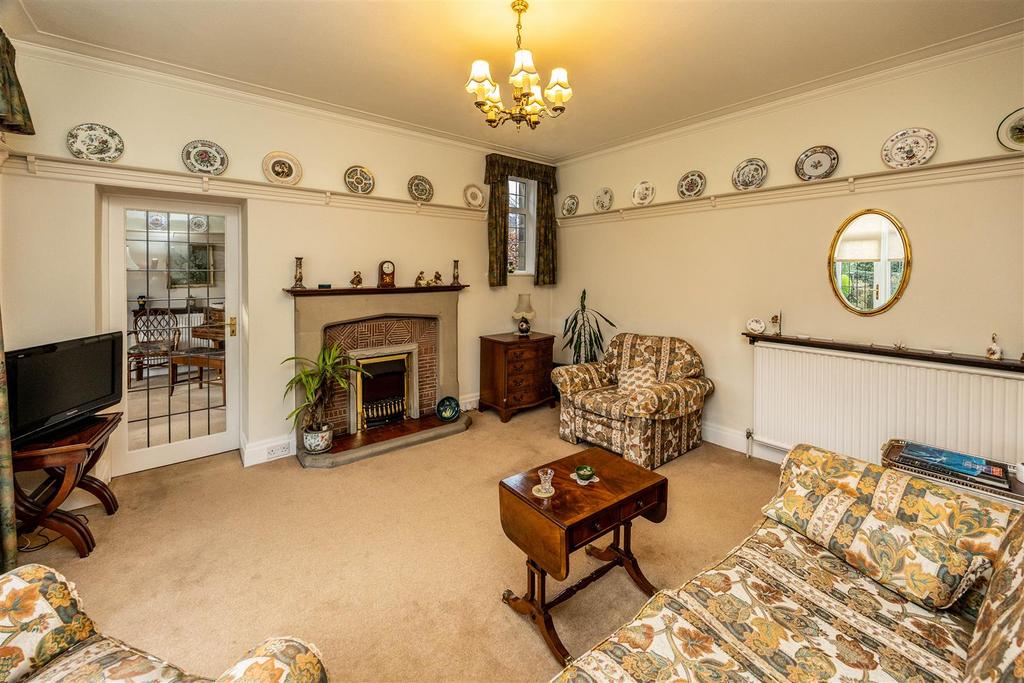 Sitting room/formal dining room