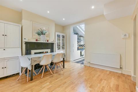 2 bedroom house to rent, Clarendon Road, Colliers Wood SW19