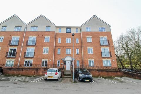 2 bedroom ground floor flat for sale, Mayfair Court, Wakefield WF2