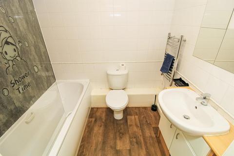 2 bedroom ground floor flat for sale, Mayfair Court, Wakefield WF2