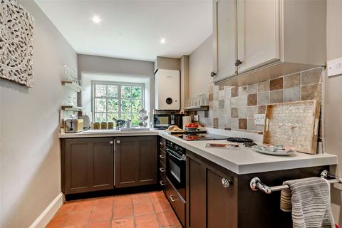 Top Cottage Bell Yard, Broadway, WR12 7DY