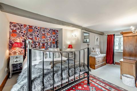 Top Cottage Bell Yard, Broadway, WR12 7DY