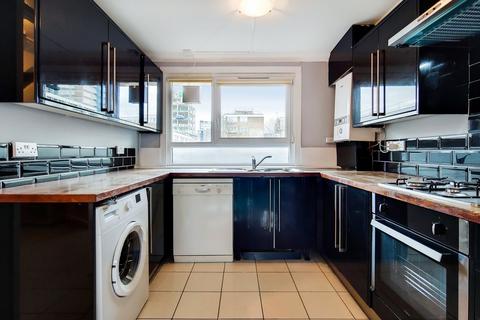 3 bedroom flat to rent, Yelverton Road, Battersea SW11