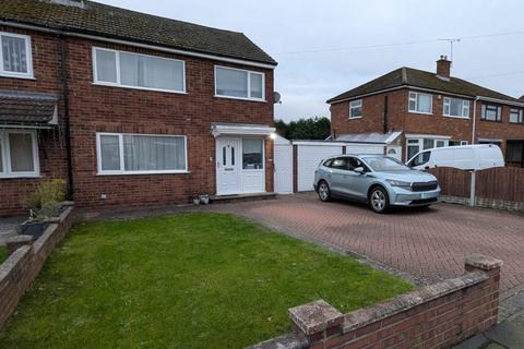 3 bedroom semi-detached house to rent, Wombridge Road, Telford, Shropshire, TF2