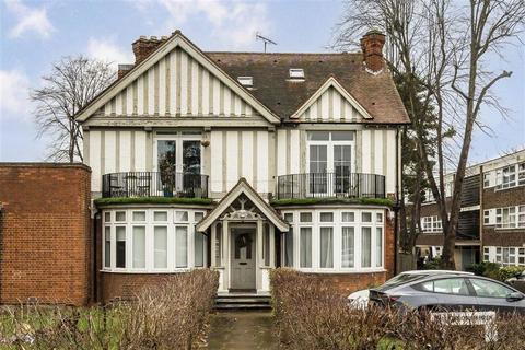 3 bedroom flat for sale, Broom Road, Teddington TW11