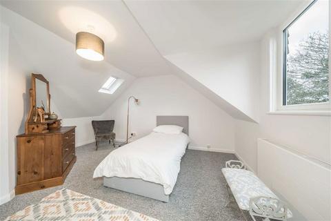 3 bedroom flat for sale, Broom Road, Teddington TW11