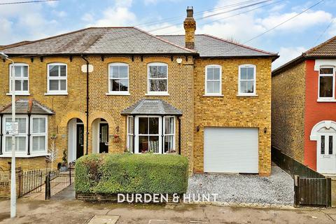 31 Manor Road, Romford, RM1 2RD