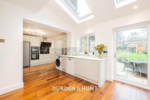 31 Manor Road, Romford, RM1 2RD