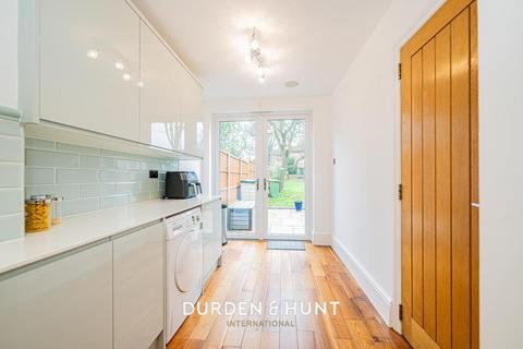 31 Manor Road, Romford, RM1 2RD