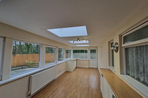 3 bedroom detached bungalow to rent, Hartfield Close, Sketty