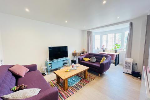 1 bedroom apartment to rent, Crouch End Hill, London N8