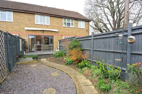 2 bedroom terraced house to rent, Rosemead, Chertsey KT16