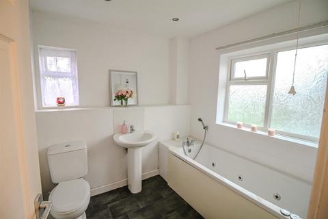 3 bedroom semi-detached house to rent, Perlethorpe Close, Gedling, Nottingham