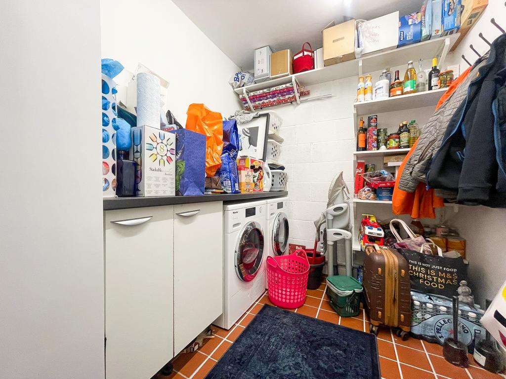 Q.jpg