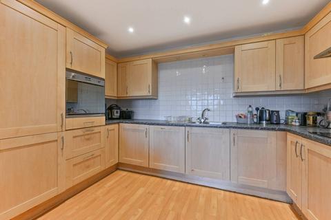 2 bedroom flat to rent, London Road, Norbury, London, SW16