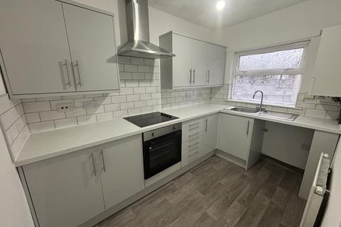 2 bedroom flat to rent, Woodland Street, Mountain Ash, CF45 3RE