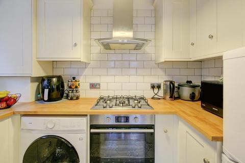 1 bedroom flat for sale, Runnymede Court, Stanford-Le-Hope SS17