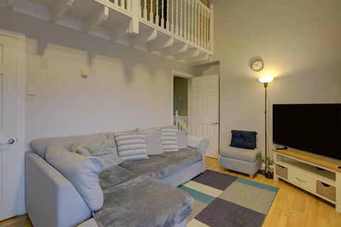 1 bedroom flat for sale, Runnymede Court, Stanford-Le-Hope SS17