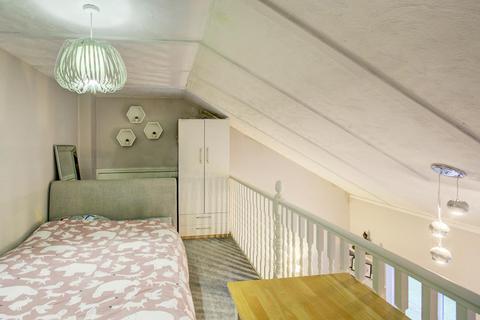 Flat 30, Runnymede Court Runnymede Road, Stanford-le-hope, SS17 0NR