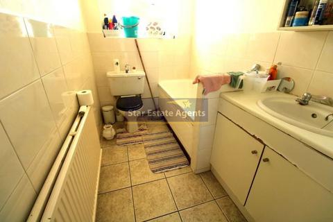 2 bedroom flat for sale, Uxbridge UB10