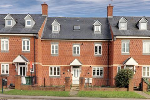 3 bedroom duplex for sale, Springfield Court, Stonehouse