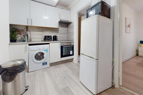 2 bedroom flat to rent, St Paul's Avenue, Willesden Green NW2