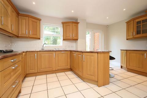 5 bedroom detached house to rent, Night Owls, Thatcham RG19