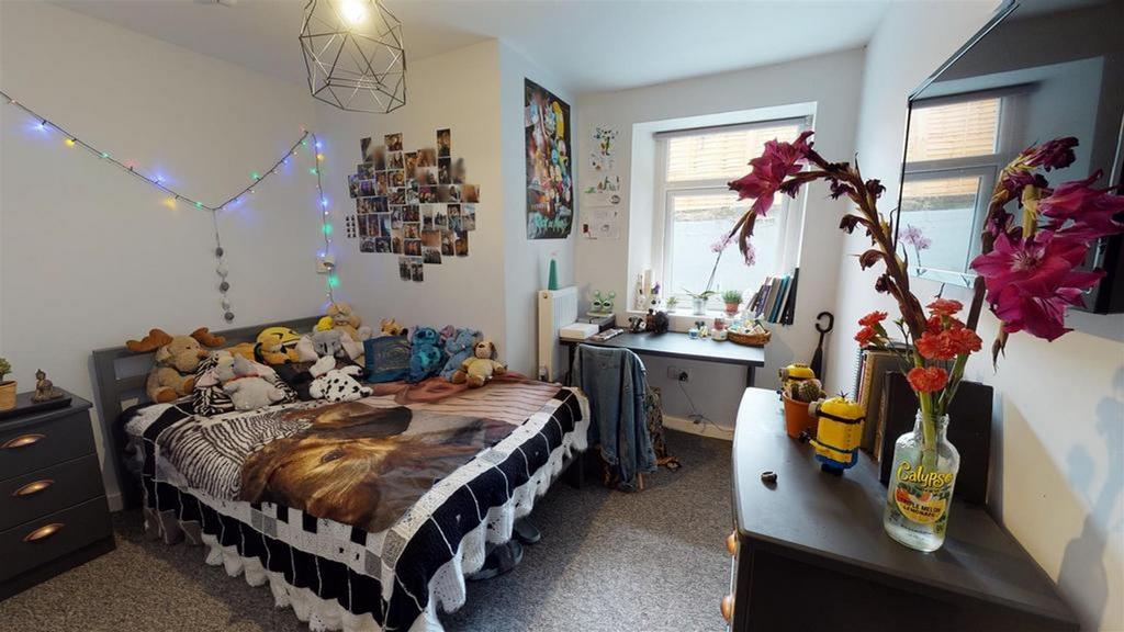 A vibrant and cozy double bedroom featuring col...