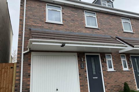 4 bedroom semi-detached house to rent, Bilston WV14