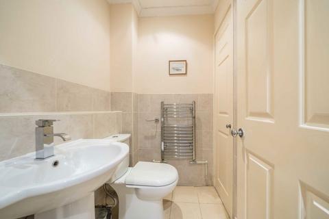 12 Waterman Way, London, E1W 2QN