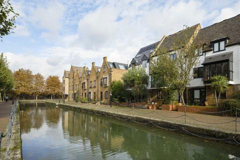 12 Waterman Way, London, E1W 2QN
