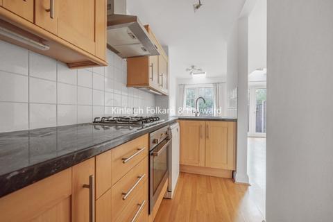 4 bedroom house to rent, St. Johns Close London N14