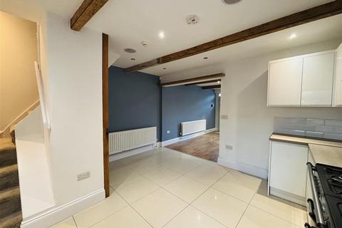 2 bedroom end of terrace house to rent, Dinting Lane, Glossop