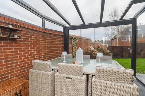 9 Pickwick Gardens, Wolverhampton, WV3 9EH