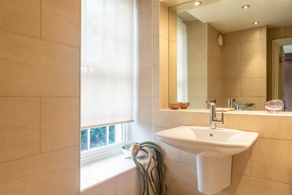 Master En-Suite Shower Room
