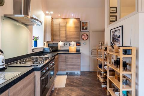 5 Burrowlee Park Square, Sheffield, S6 2DA