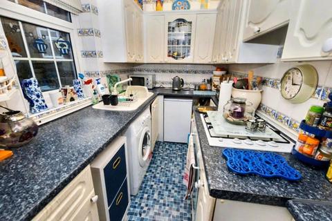 3 bedroom semi-detached house for sale, Dragon Road, Leeds, West Yorkshire