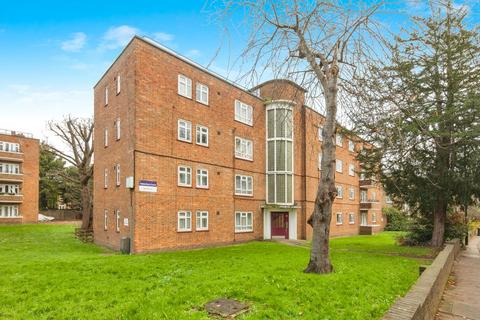 3 bedroom flat for sale, Perry Vale, London SE23